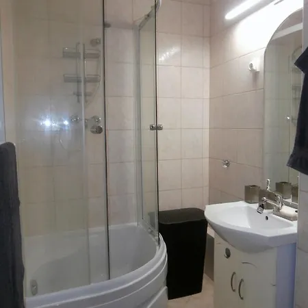 Veronika 1 - 5 Vendeg Apartment Veszprem
