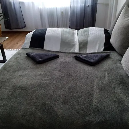 Veronika 1 - 5 Vendeg Apartment Veszprem