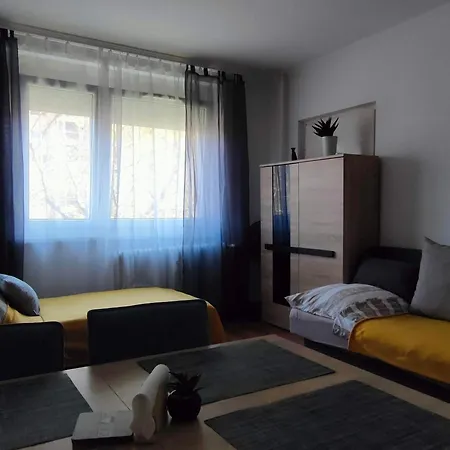 Veronika 1 - 5 Vendeg Apartment